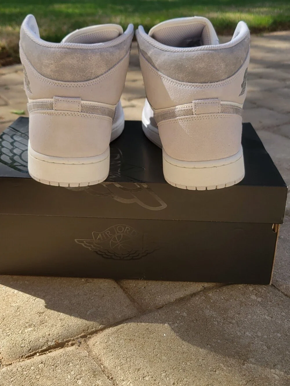 Air Jordan 1 Mid SE 'Neutral Grey Sail'